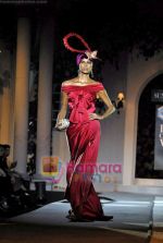Model walk the ramp for Suneet Varma Show at HDIL India Couture Week, Grand Hyatt, Mumbai on 15th Oct 2009 (49).JPG